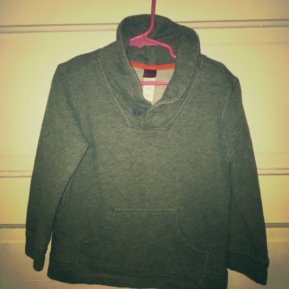 Boys adorable sweater ❤️